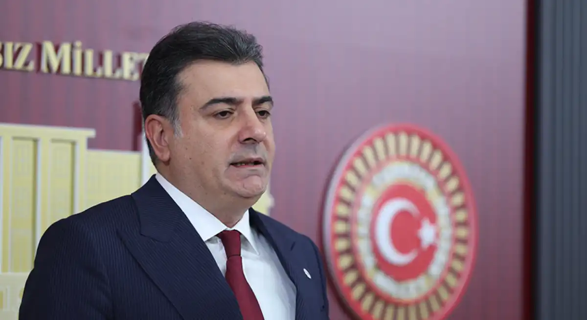Zeynel Emre'den erken seçim çağrısı: "Türkiye'nin acil bir seçime ihtiyacı var"