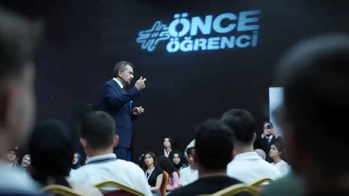 Bakan Yusuf Tekin üniversite adaylarıyla buluştu
