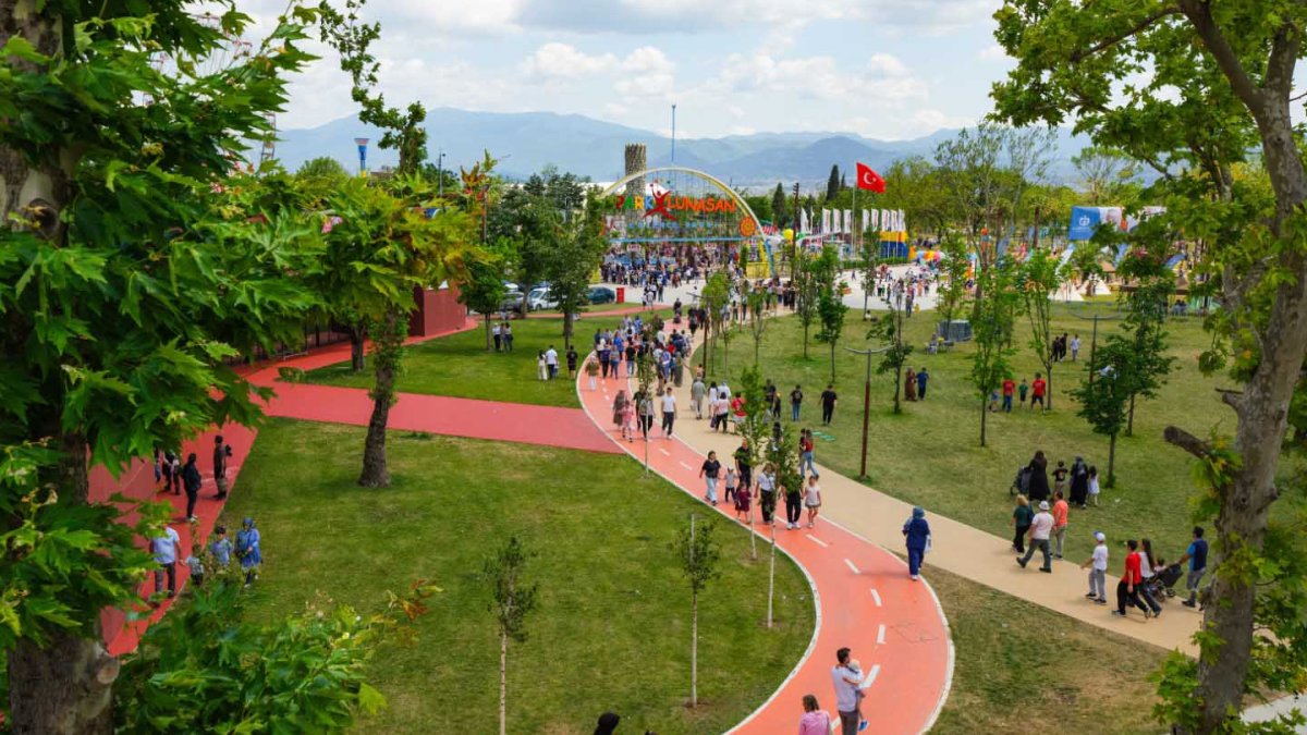 Kocaeli'de meydanlar ve millet bahçeleri 7'den 70'e buluşma noktası oldu