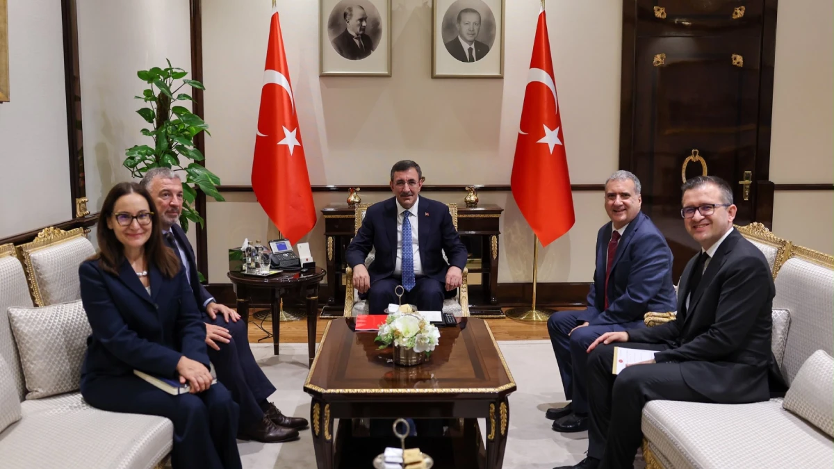Cumhurbaşkanı Yardımcısı Cevdet Yılmaz, Dünya Bankası’nın yeni ve eski Türkiye Direktörleri ile görüştü