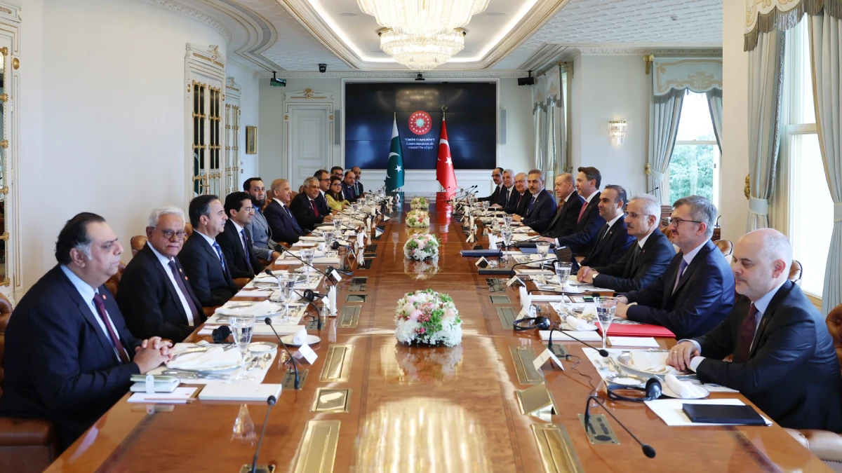 Erdoğan ve Şerif başkanlığında Türkiye-Pakistan heyetleri toplandı