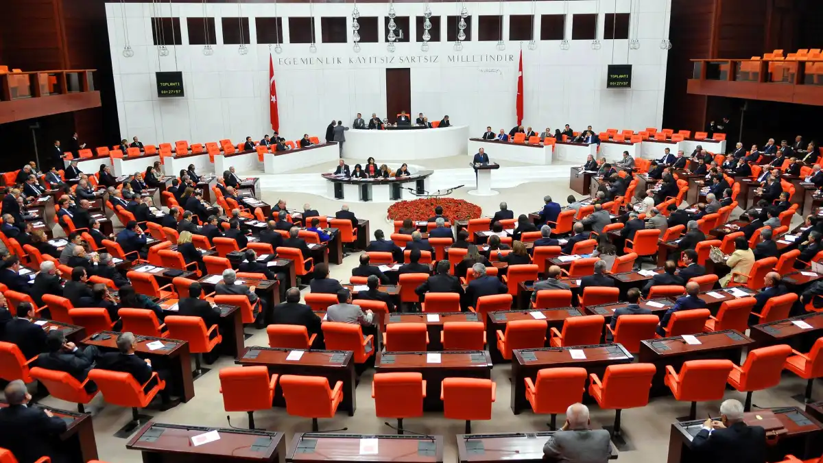 TBMM mesaisi başlıyor: Öğrenci affı, akademik unvan iptalleri ve yeni kadrolar masada