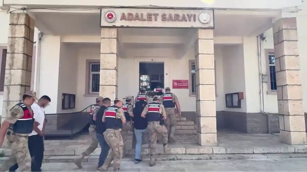 Hesaplarında 12 milyar TL hareketlilik tespit edilen 206 şüpheliden 100'ü tutuklandı