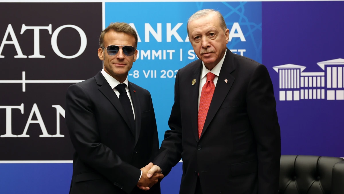Erdoğan, NATO Zirvesi’nde Fransa Cumhurbaşkanı Macron ile görüştü