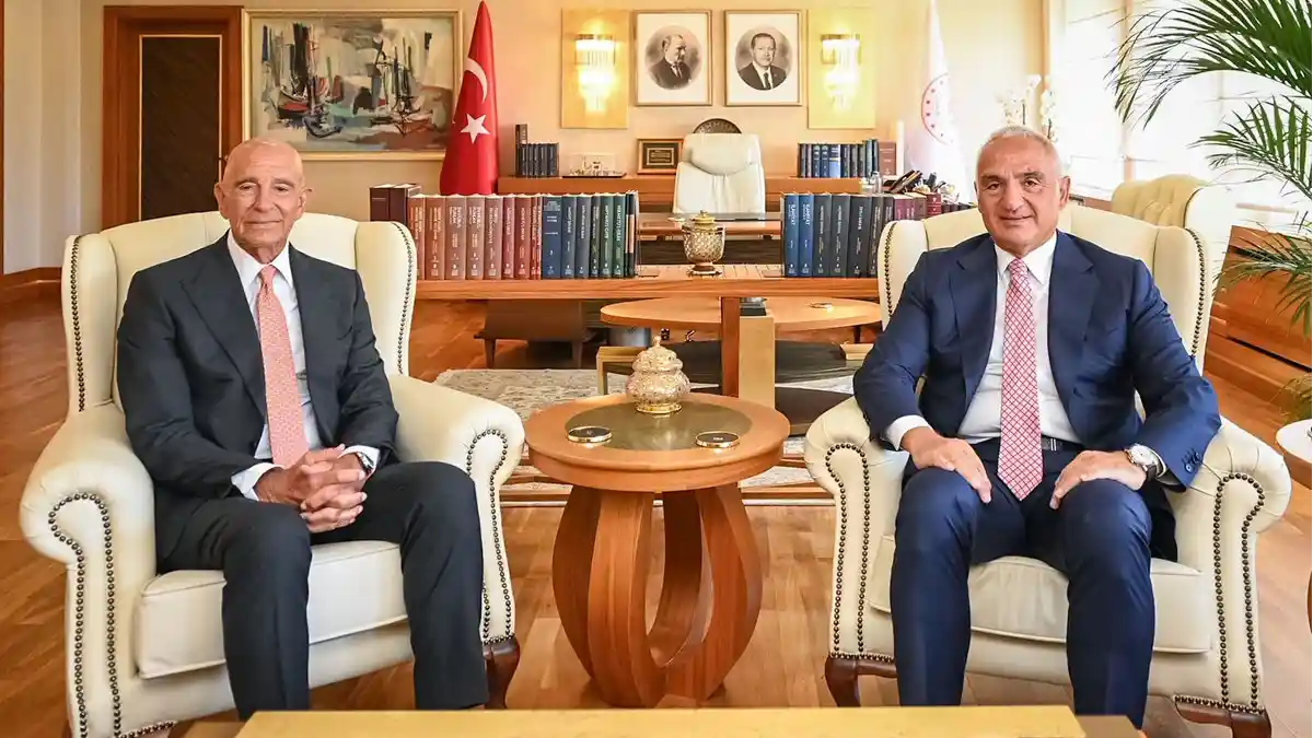 Bakan Ersoy, ABD Ankara Büyükelçisi Tom Barrack ile bir araya geldi
