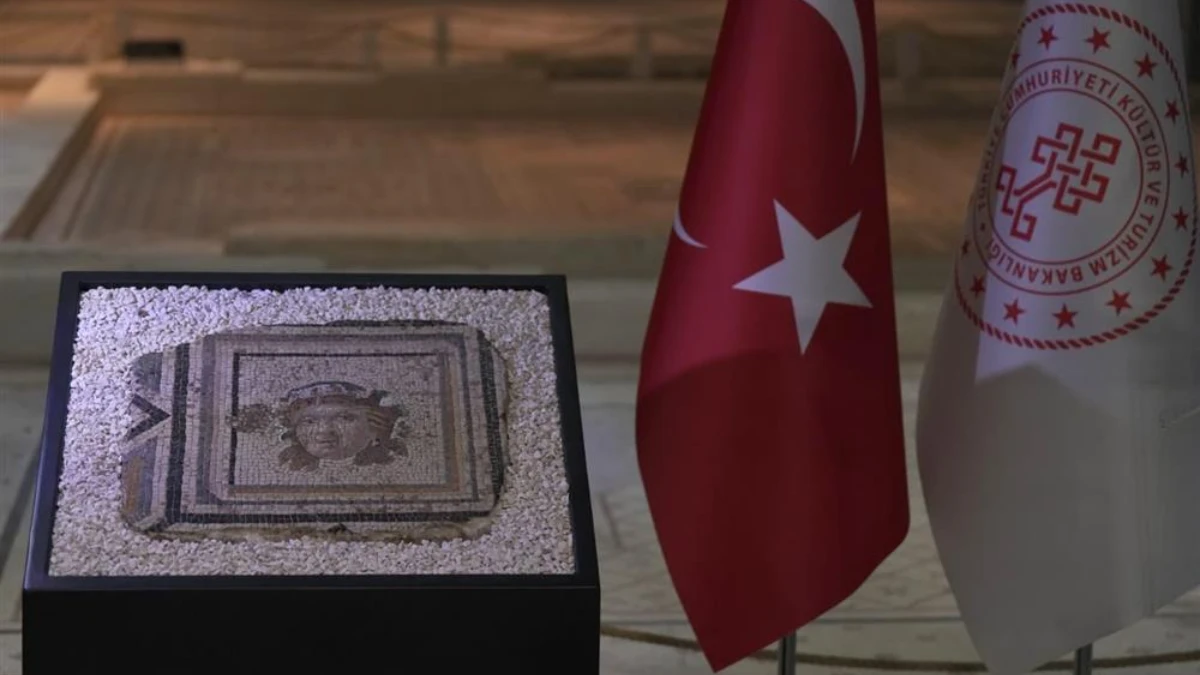 ABD’den iade edilen Zeugma kökenli 13’üncü mozaik paneli evine kavuştu