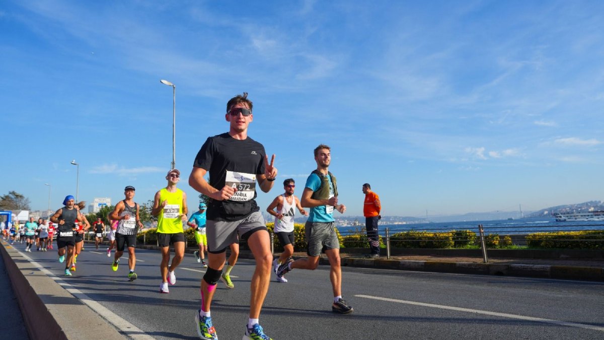 Kıtalararası tek maraton İstanbul Maratonu 1 Kasım'da 48. kez Asya ile Avrupa'yı birleştirecek