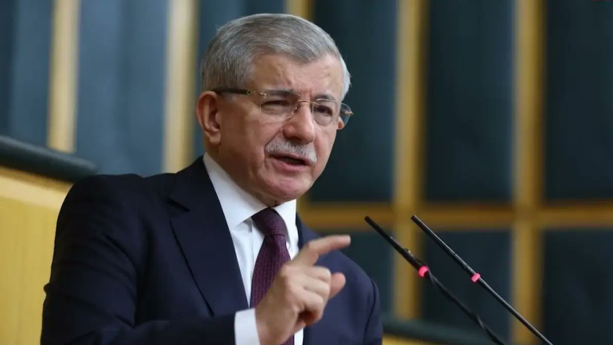 Ahmet Davutoğlu'ndan şampiyon İspanya'ya tebrik: "Temennim gerçekleşti"