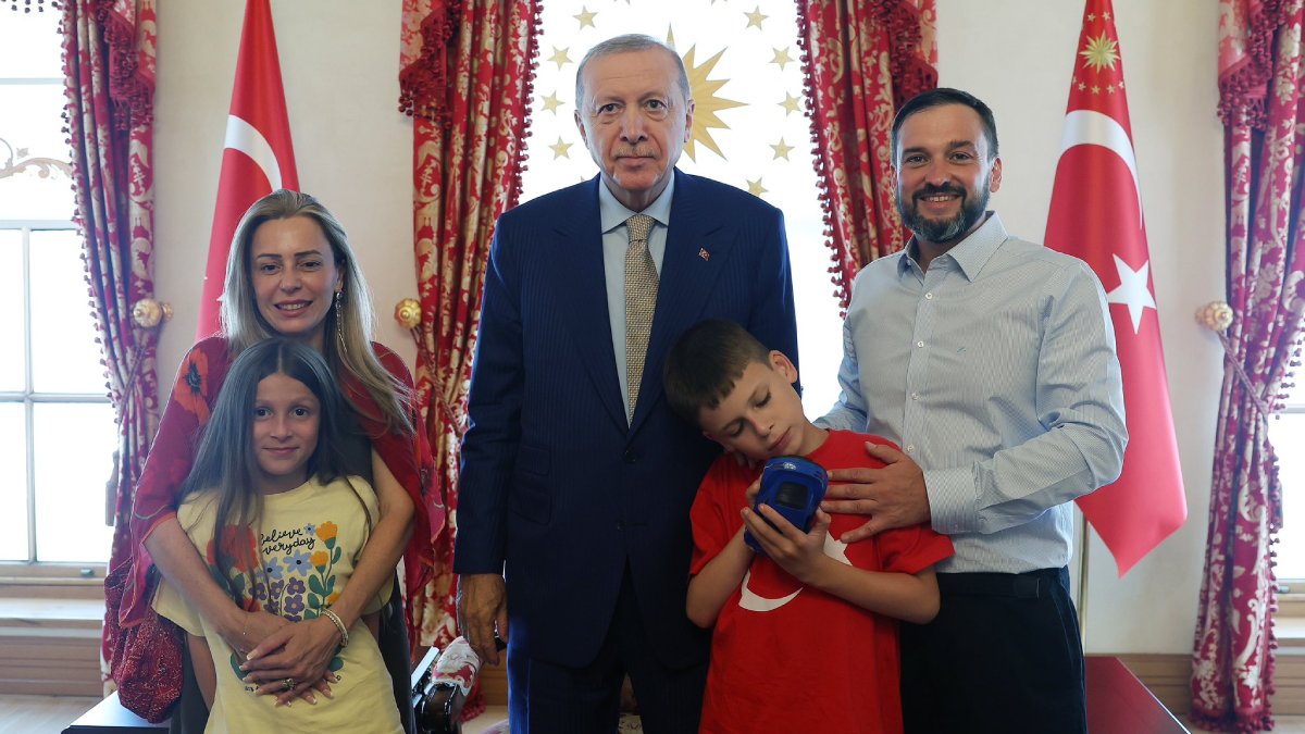 Dolmabahçe'de anlamlı buluşma: Erdoğan, otizmli Joshua Harris ile bir araya geldi
