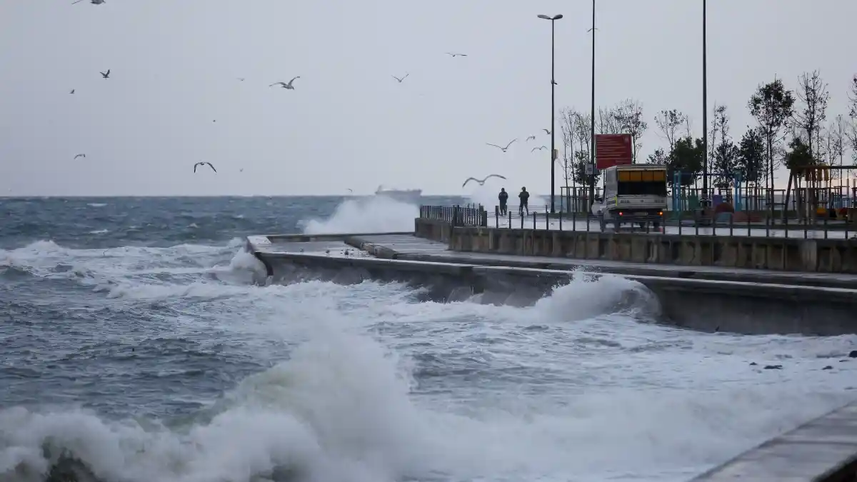 Meteoroloji'den sarı alarm: Kuvvetli yağış ve fırtına uyarısı