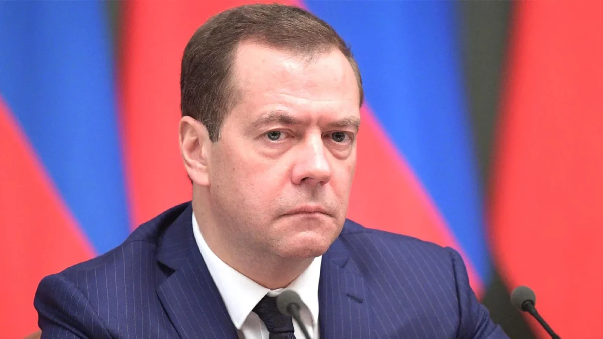 Medvedev'den Eski Ukrayna Liderlerine "Nazi" Suçlaması