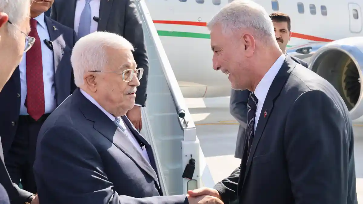 Filistin Devlet Başkanı Mahmud Abbas Ankara’da: Bakan Bolat karşıladı
