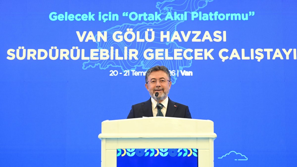 Bakan Yumaklı'dan Van Gölü mesajı: "Bazı hazineler korunmak için vardır"