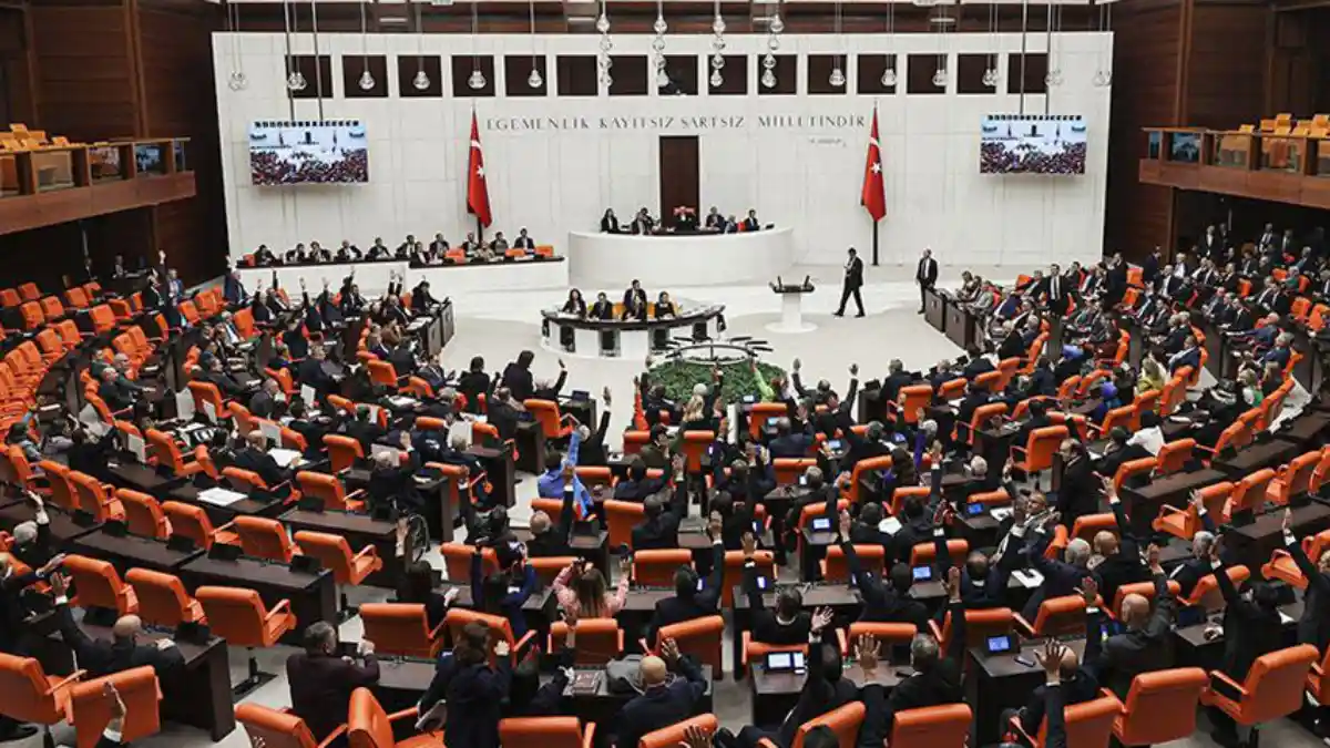 TBMM'de yükseköğretim ve öğrenci affı düzenlemesi yasalaştı
