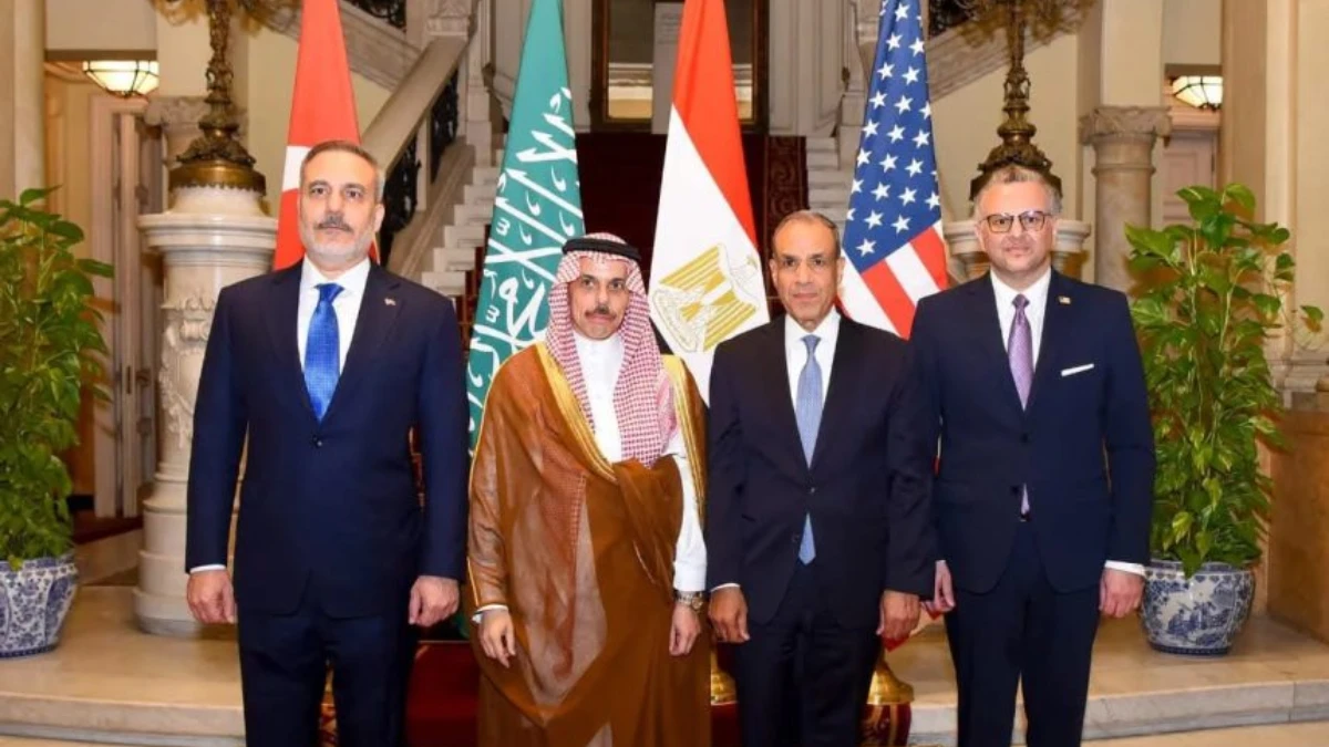 Kahire'de Dört Ülkeli Diplomasi Zirvesi: Türkiye, ABD, Mısır ve Suudi Arabistan Bölgesel Krizleri Görüştü