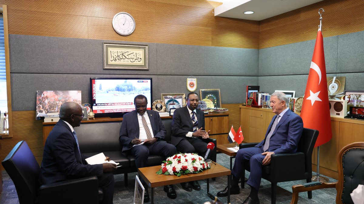 Hulusi Akar, Sudan Egemenlik Konseyi Danışmanı Eltayeb ile görüştü