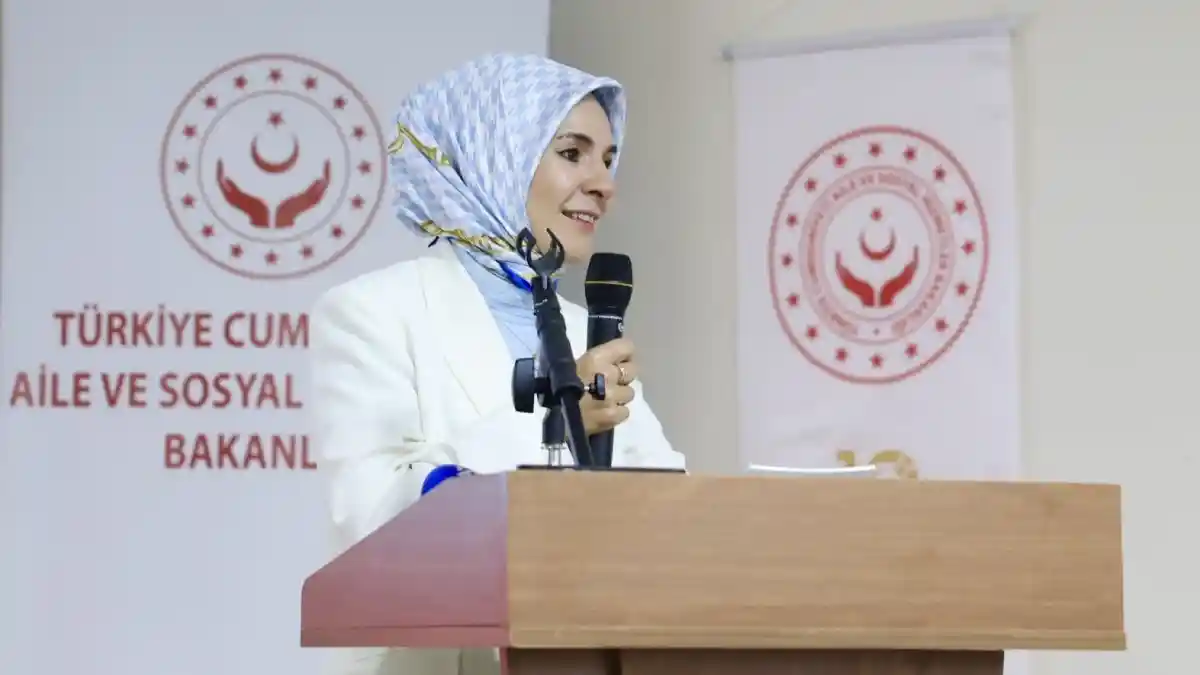 Bakan Göktaş Diyarbakır'da gençlerle buluştu: "Evlilik bir ülkeyi inşa etmektir"