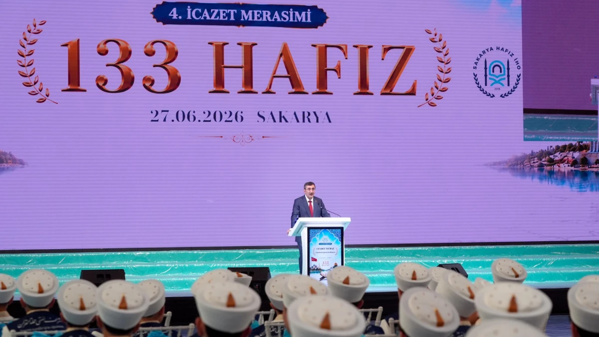 Cumhurbaşkanı Yardımcısı Yılmaz Sakarya’da hafızlık icazet törenine katıldı