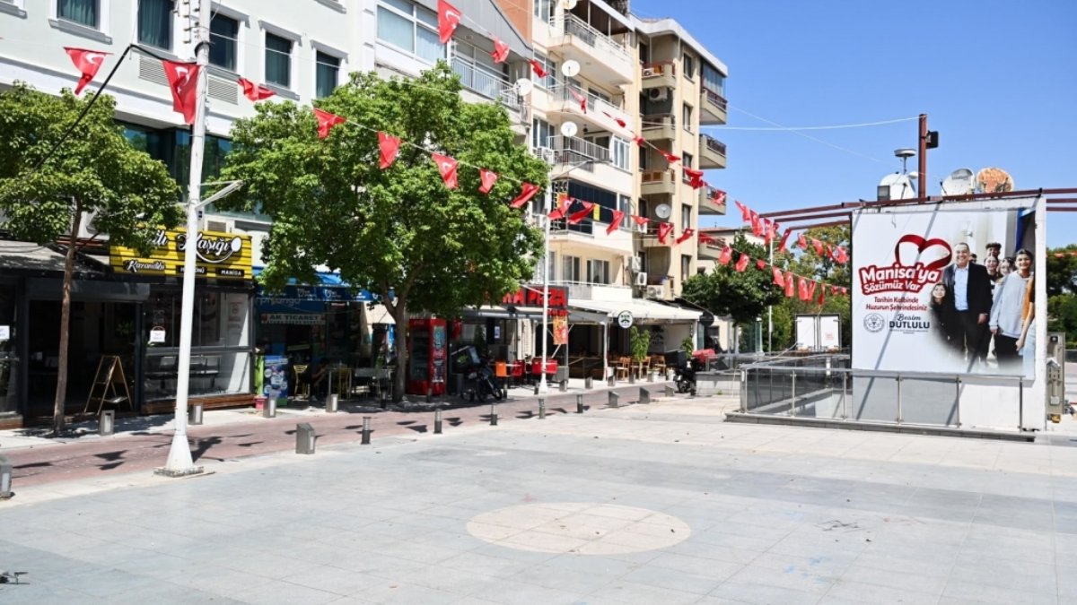 Manisa'da Cumhuriyet Meydanı'nda işgaliye denetimi
