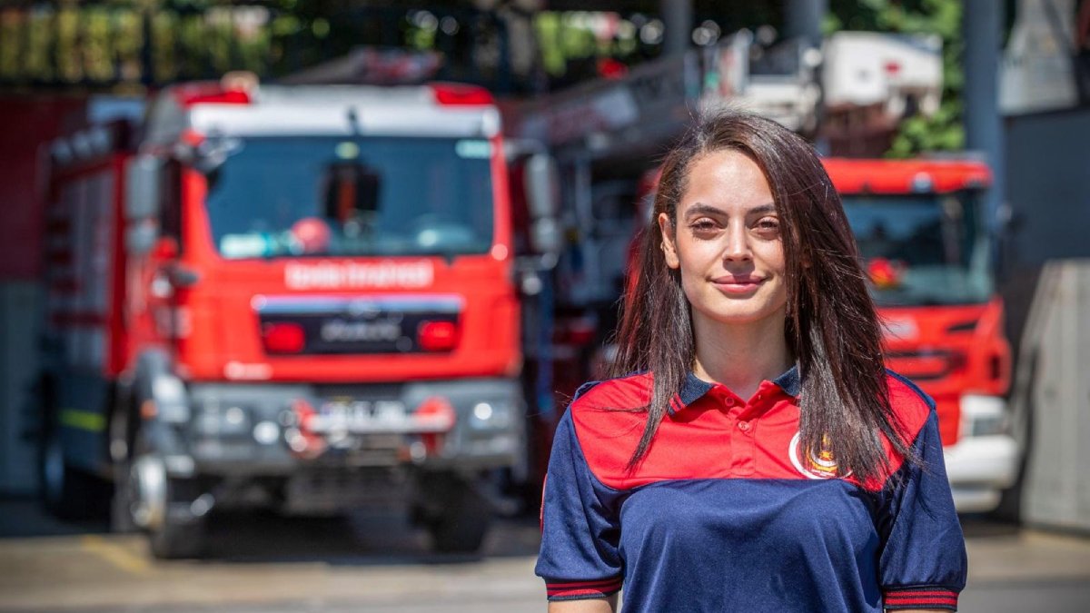 İzmir Büyükşehir İtfaiyesi'nin gururu: 18 tondan 35 tona tüm araçları kullanıyor