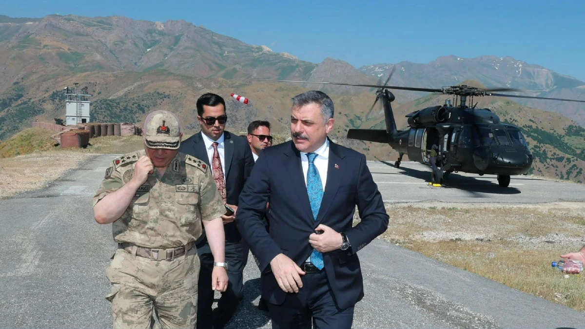 Bakan Çiftçi Zirvin Tepe Üs Bölgesi’nde Mehmetçik ile buluştu