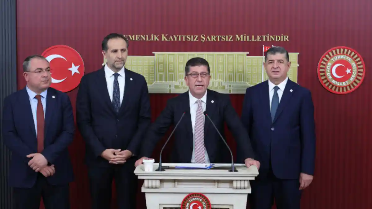 Yeni Parti'den CHP'de kitlesel istifa iddiası: "232 belediye başkanı istifa etti"
