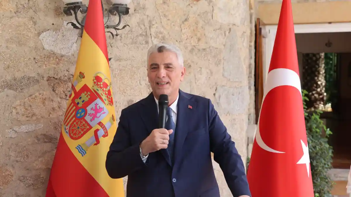 Ticaret Bakanı Ömer Bolat Madrid'de iş dünyası temsilcileriyle bir araya geldi