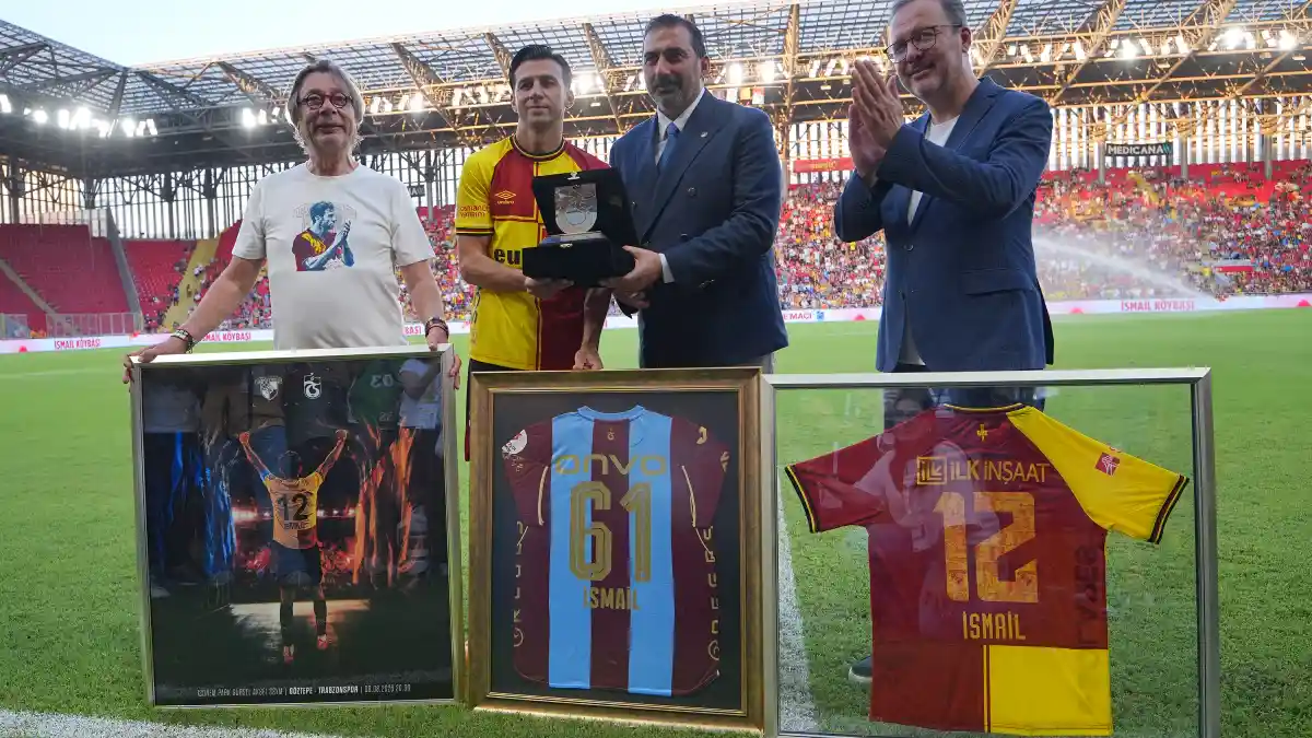 Trabzonspor'dan İsmail Köybaşı'ya teşekkür plaketi