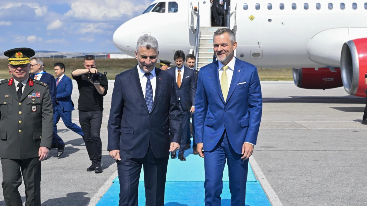 Bakan Bolat, Slovakya Cumhurbaşkanı Pellegrini’yi Esenboğa’da karşıladı