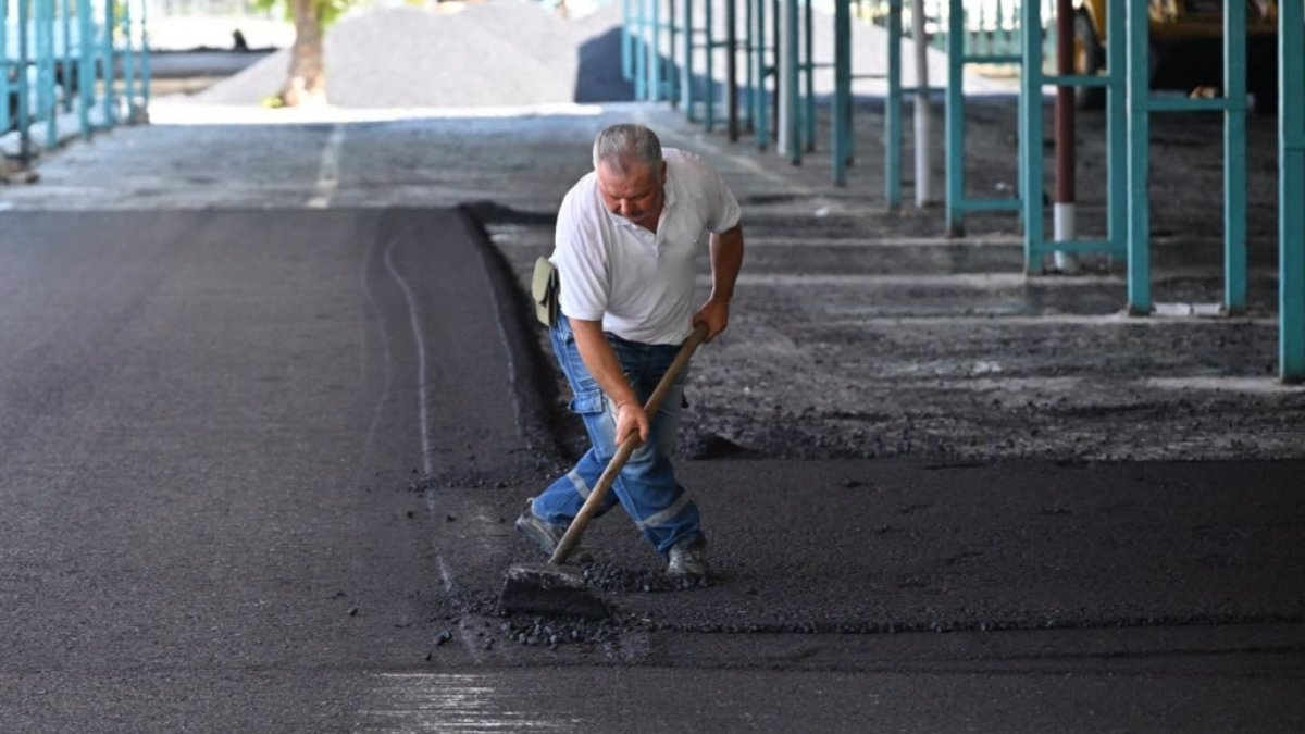 Manisa'da 15 bin metrekarelik alanda asfalt çalışması