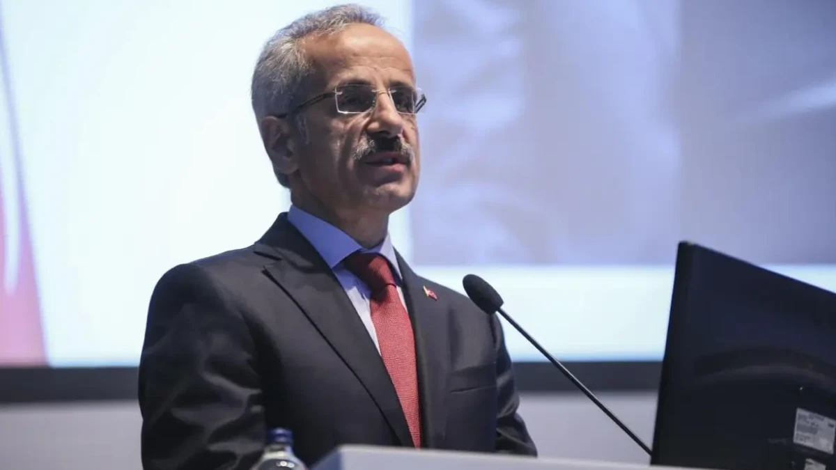 Bakan Uraloğlu: 15 Temmuz’un 10. yılı için “İrade Bizim, Zafer Bizim” logolu 10 YHT raylarda