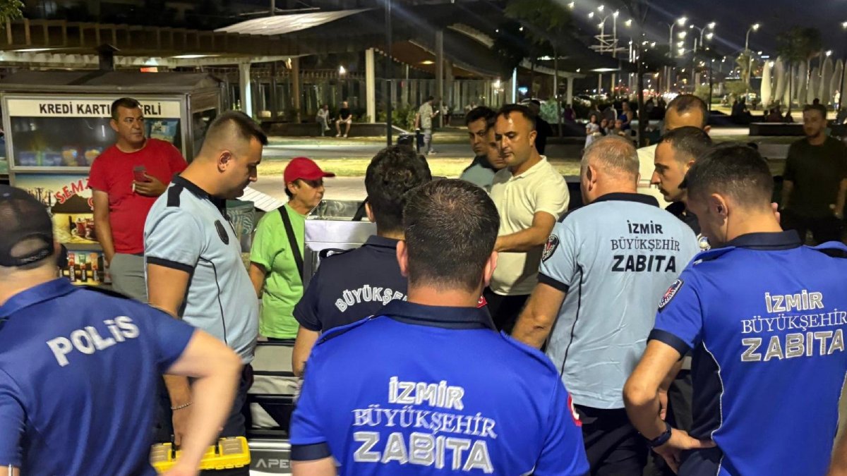 İzmir Büyükşehir Belediyesi'nden Karantina Parkı'nda seyyar satıcı operasyonu