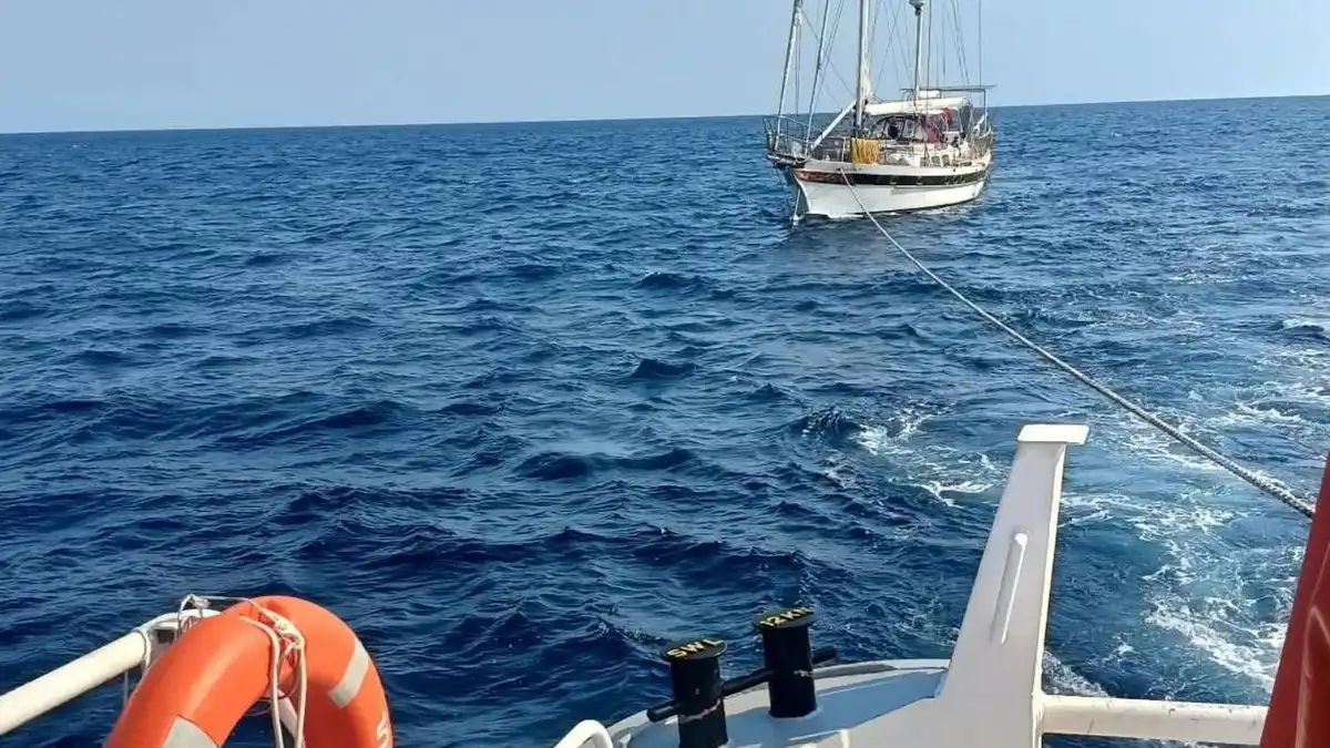 Fethiye Açıklarında Sürüklenen Teknedeki 6 Kişi Kurtarıldı