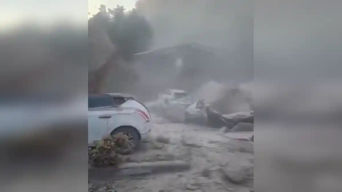 Napoli ve çevresinde 4.7'lik deprem: Elektrik ve iletişim hatları kesildi, binalarda hasar var