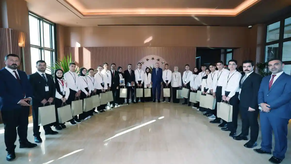 Cumhurbaşkanlığı Ahlat Külliyesi'nde tarihi buluşma: Erdoğan gençleri kabul etti