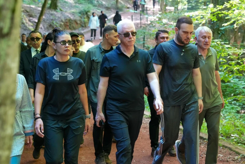 İstanbul Sıfır Atık için yürüdü: Vali Gül, Belgrad Ormanı’nda farkındalık etkinliğine katıldı — görsel 4