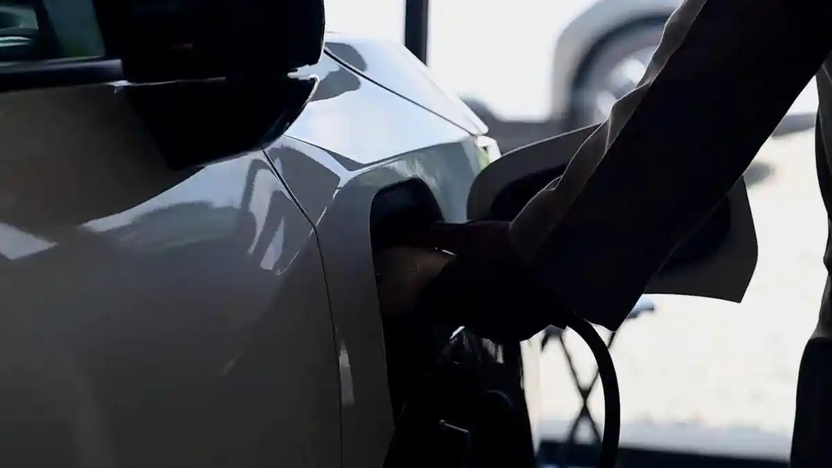 Nijerya'da elektrikli araç patlaması: Akaryakıt zamları sürücüleri elektrikli araçlara yöneltti
