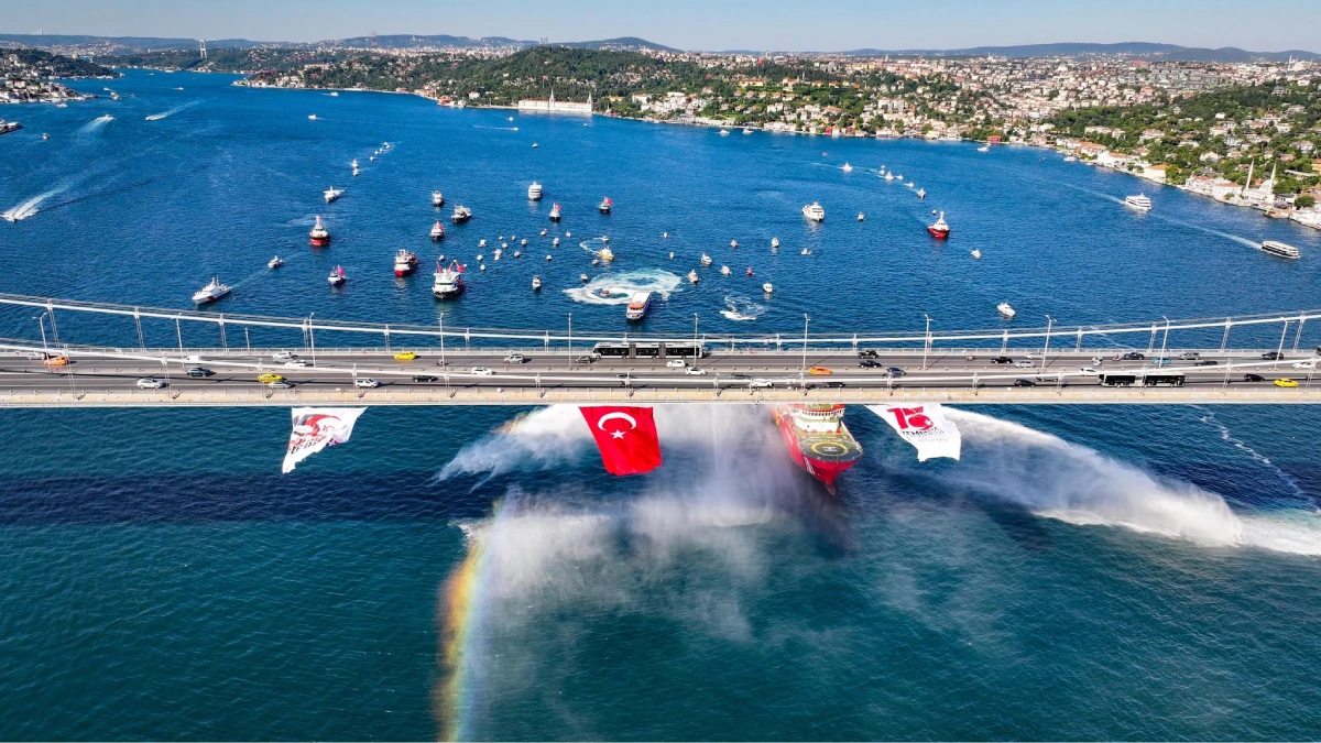 İstanbul Boğazı'nda 15 Temmuz anması: 253 tekne ile kortej geçişi