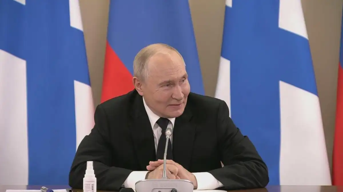 Putin'den St. Petersburg'da net mesaj: "Rusya'yı izole etme çabaları tam bir başarısızlıkla sonuçlandı"