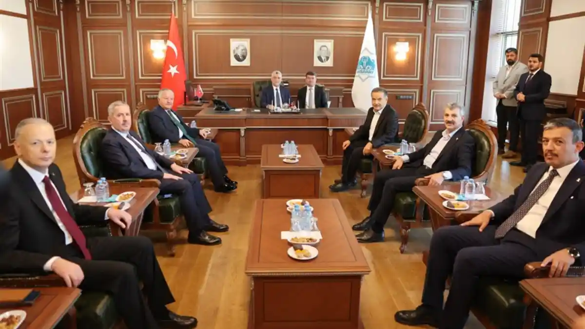 Ticaret Bakanı Ömer Bolat'tan Aksaray'da net mesajlar: "İş bilenin, kılıç kuşananın"