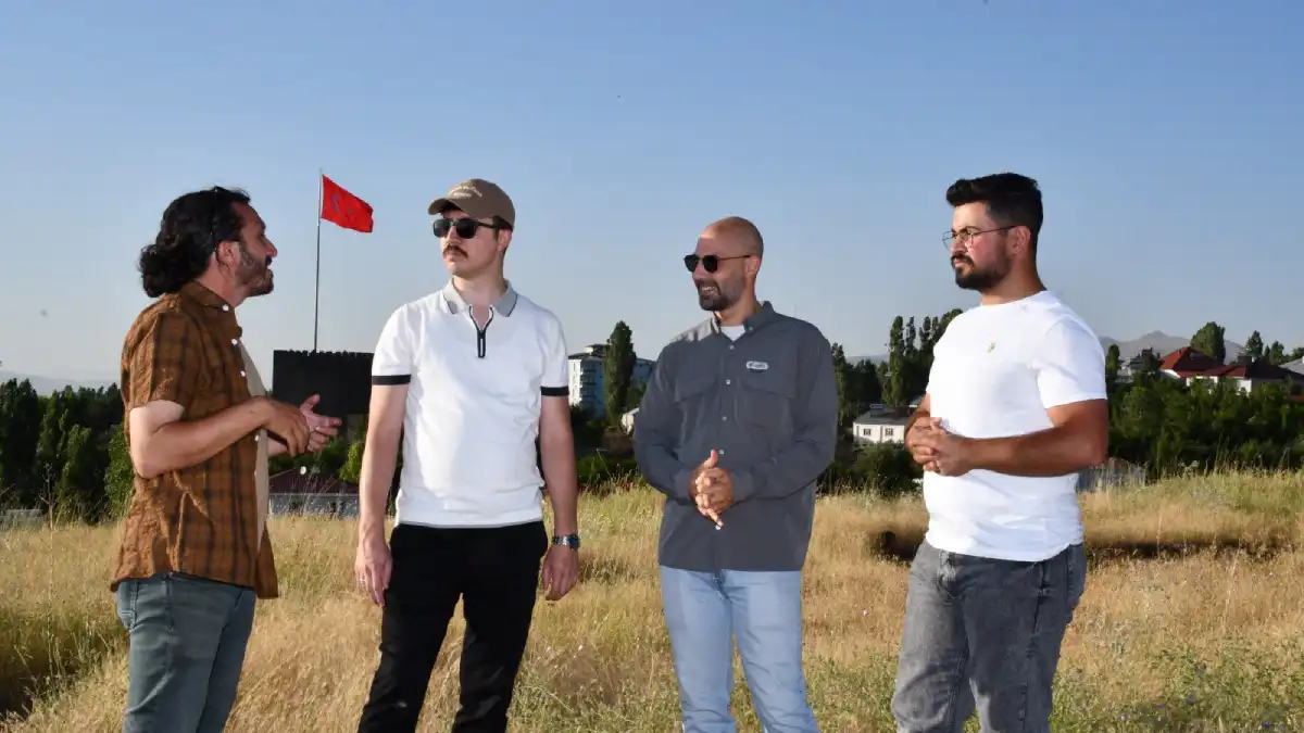 Malazgirt Kaymakamı Ahmed Tayyib Kahraman tarihi alanlarda incelemelerde bulundu