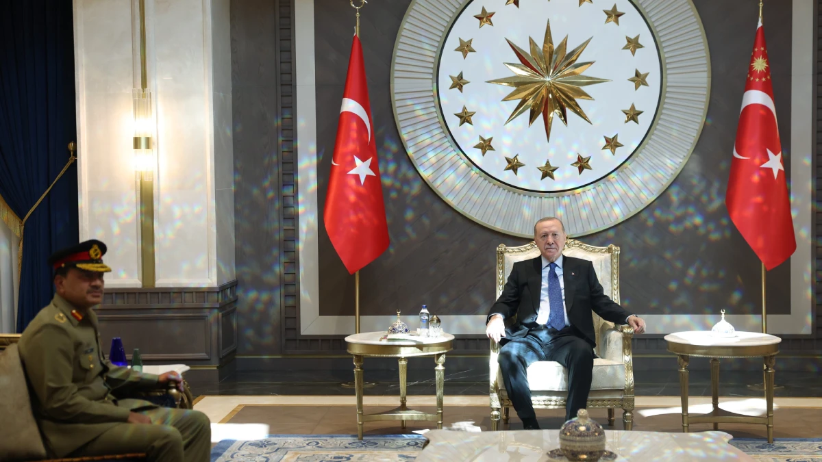 Erdoğan, Pakistan Savunma Kuvvetleri Komutanı Munir ile Ankara Havalimanı’nda görüştü