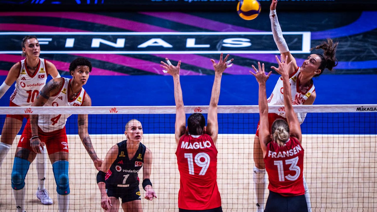 A Milli Kadın Voleybol Takımı yarı finale yükseldi: Kanada engelini 3-1'le aştık