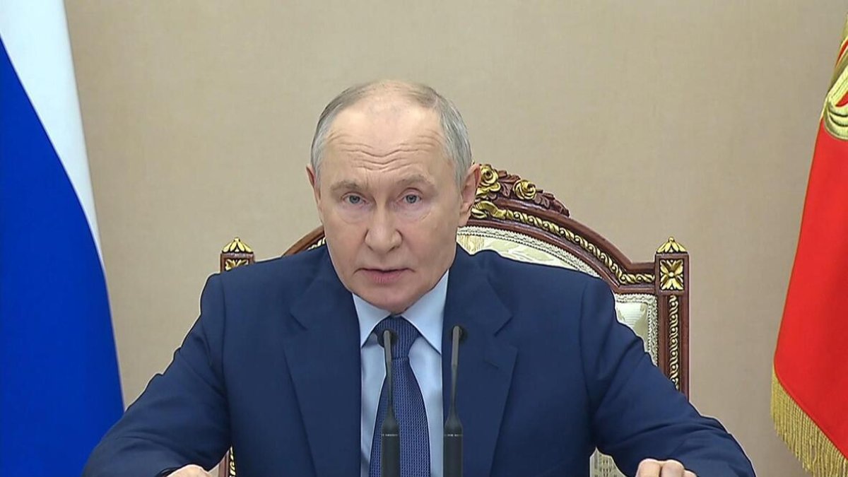 Putin'den savunma sanayisi mesajı: "Gelişmiş silahları tamamen bağımsız üreten nadir ülkelerdeniz"
