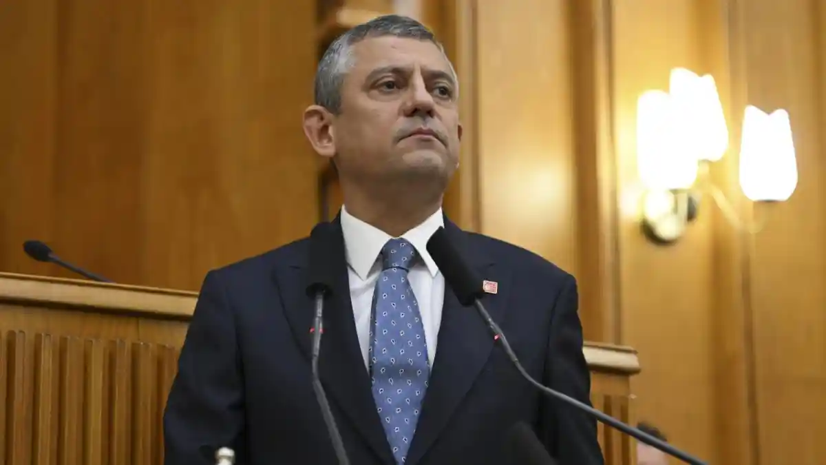 Özgür Özel'den sert kınama: "Siyasetin üzerine şiddetin gölgesinin düşmesini kabul etmiyoruz"