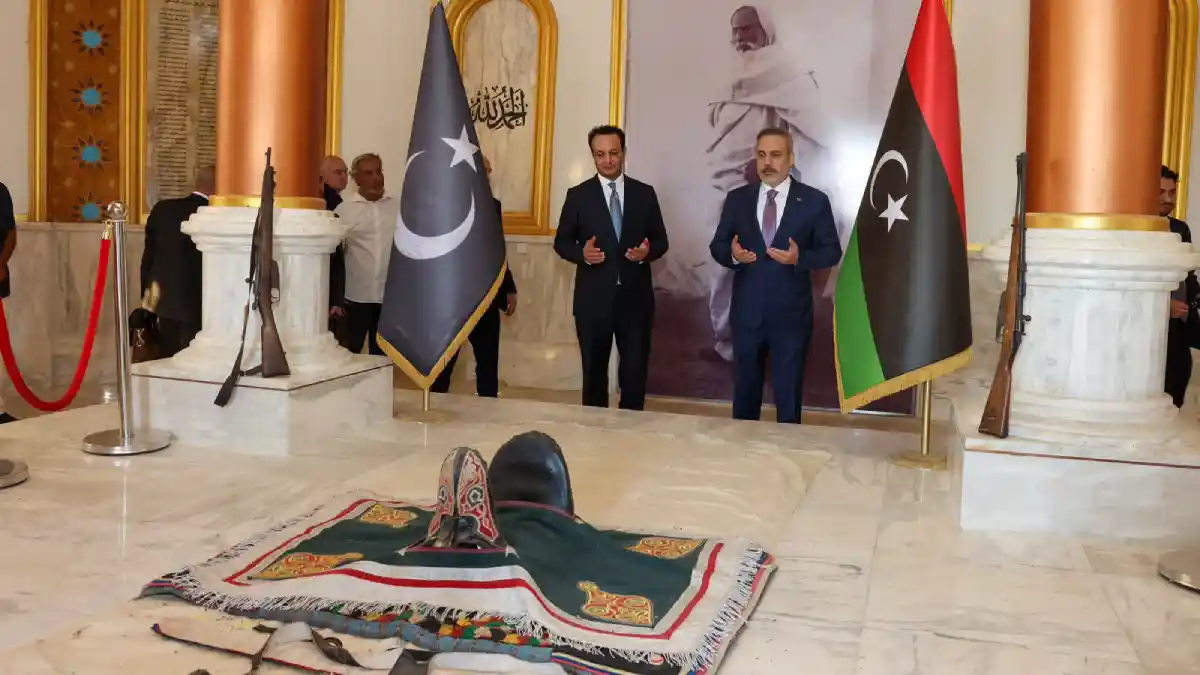 Dışişleri Bakanı Hakan Fidan Bingazi'de Ömer Muhtar'ın anıt mezarını ziyaret etti