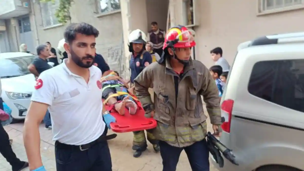 Esenyurt'ta bahçe duvarından düşen çocuk kurtarıldı