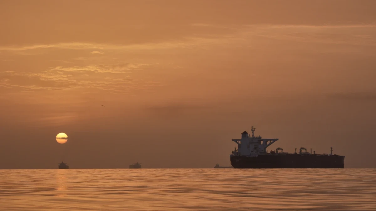Hürmüz Boğazı’nda kriz: IMO, 11 bin denizci için tahliye operasyonunu askıya aldı