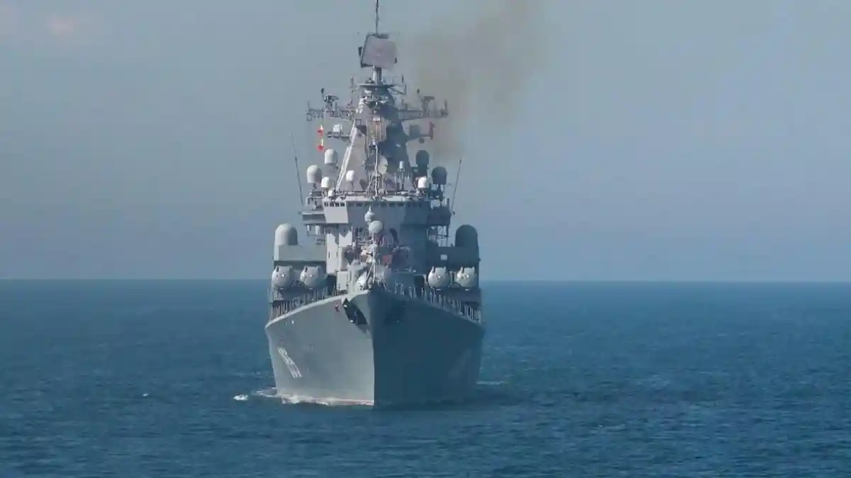 Rus Kuzey Filosu'ndan Barents Denizi'nde gövde gösterisi: Füzeler ve savaş uçakları ateşlendi