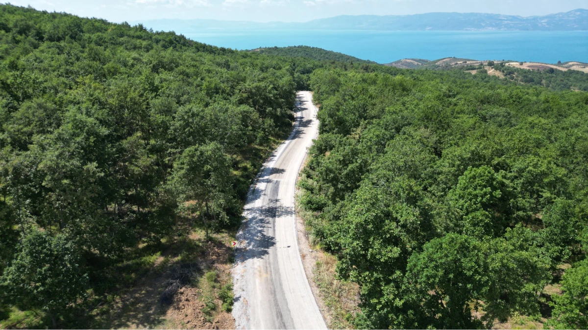 Bursa Büyükşehir'den İznik kırsalına 4 bin 700 metrelik sathi kaplama
